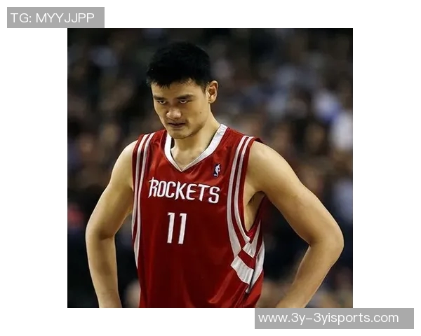 姚明谈篮球场内外的差异：透明竞技与复杂人生的对比分析