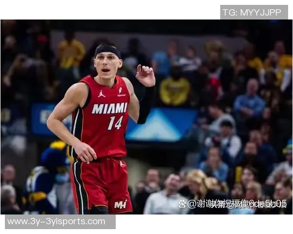 希罗与公牛吉祥物半场对决公牛一击命中让希罗瞬间退缩 希罗与公牛吉祥物半场对决公牛一击命中让希罗瞬间退缩